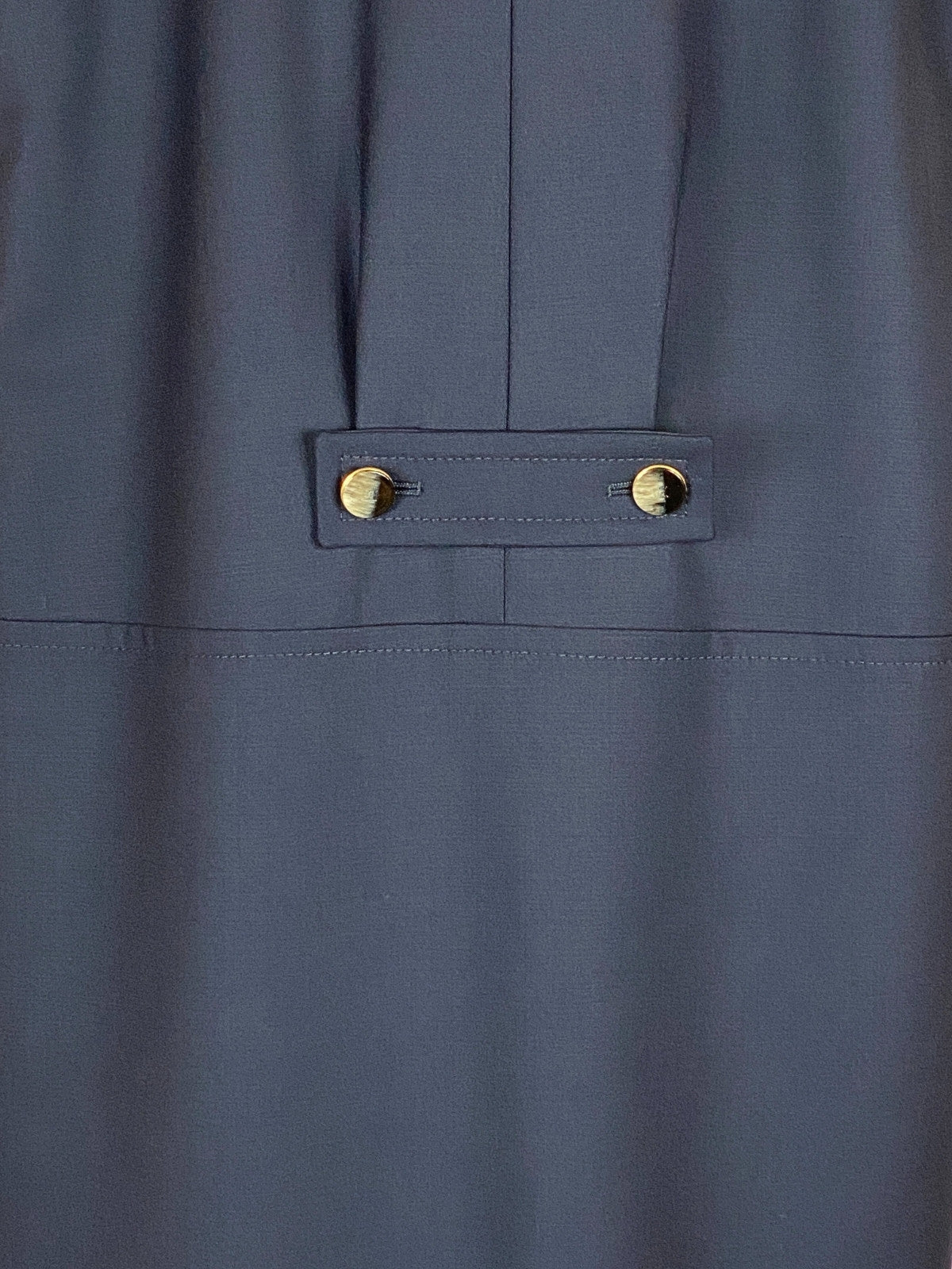 ESCADA klasyczna sukienka damska z dekoracyjnymi guzikami