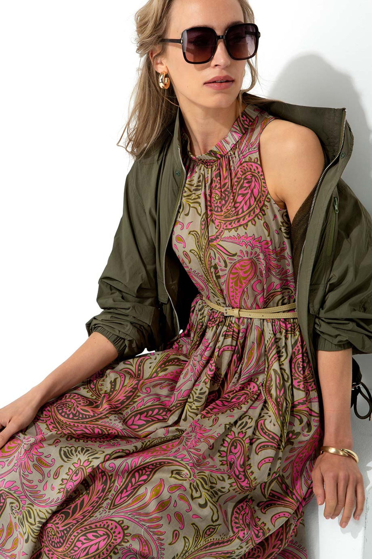 CATNOIR sukienka beżowa bawełniana z różowym wzorem paisley