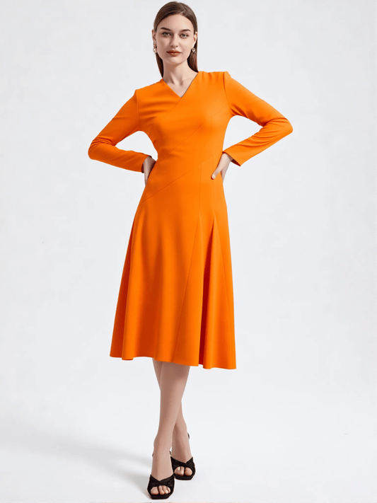 Modelka w pomarańczowej sukience ESCADA midi w eleganckiej stylizacji